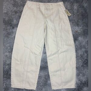 Universal Thread Women’s Mid Rise Barrel Leg Ankle Jeans - Cream Size 4